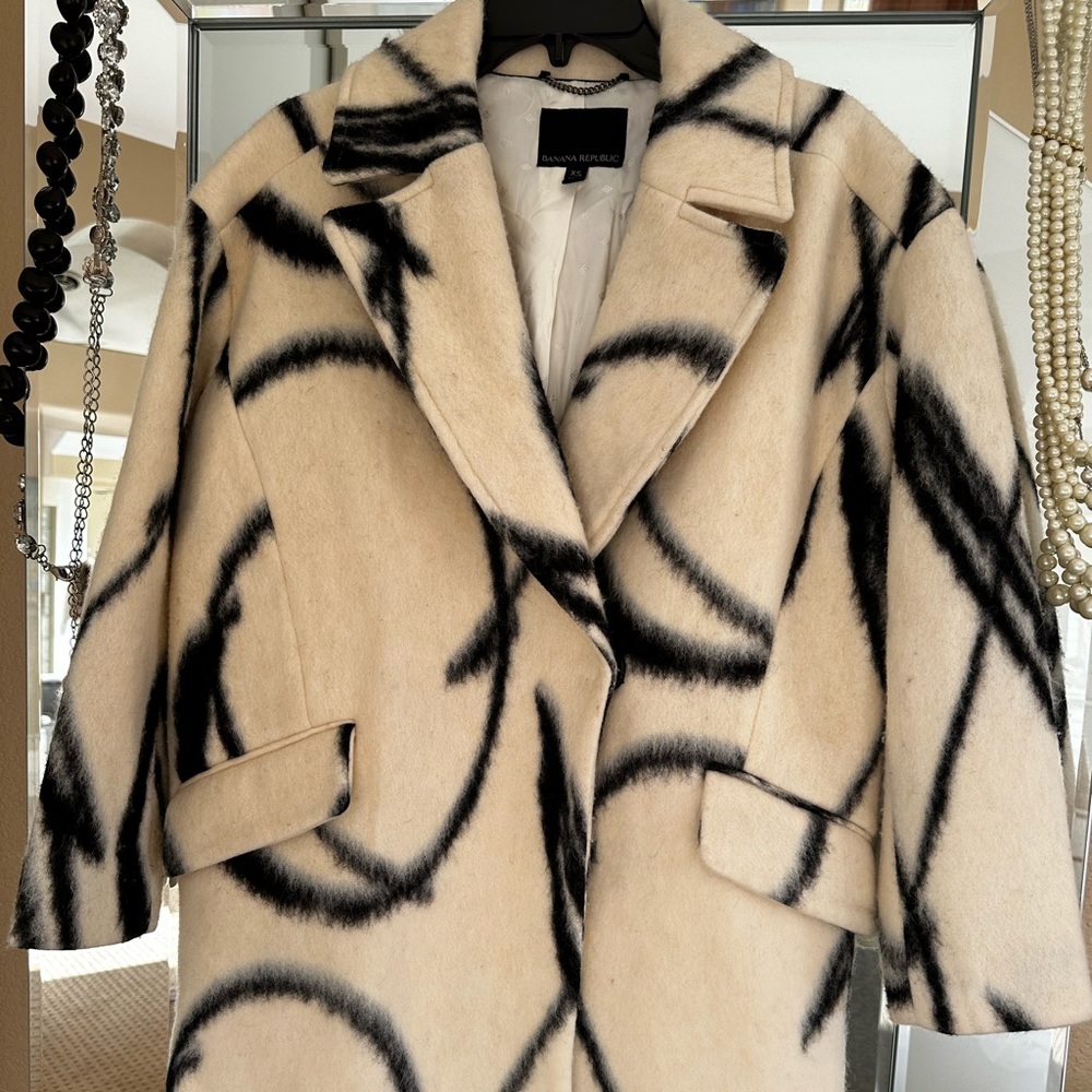 Wool blend double breasted Banana Republic coat Black and white ivory color
